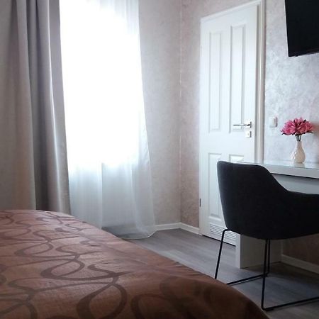 Hotel Mueller Residenz Zur S-Bahn Karlsfeld Esterno foto