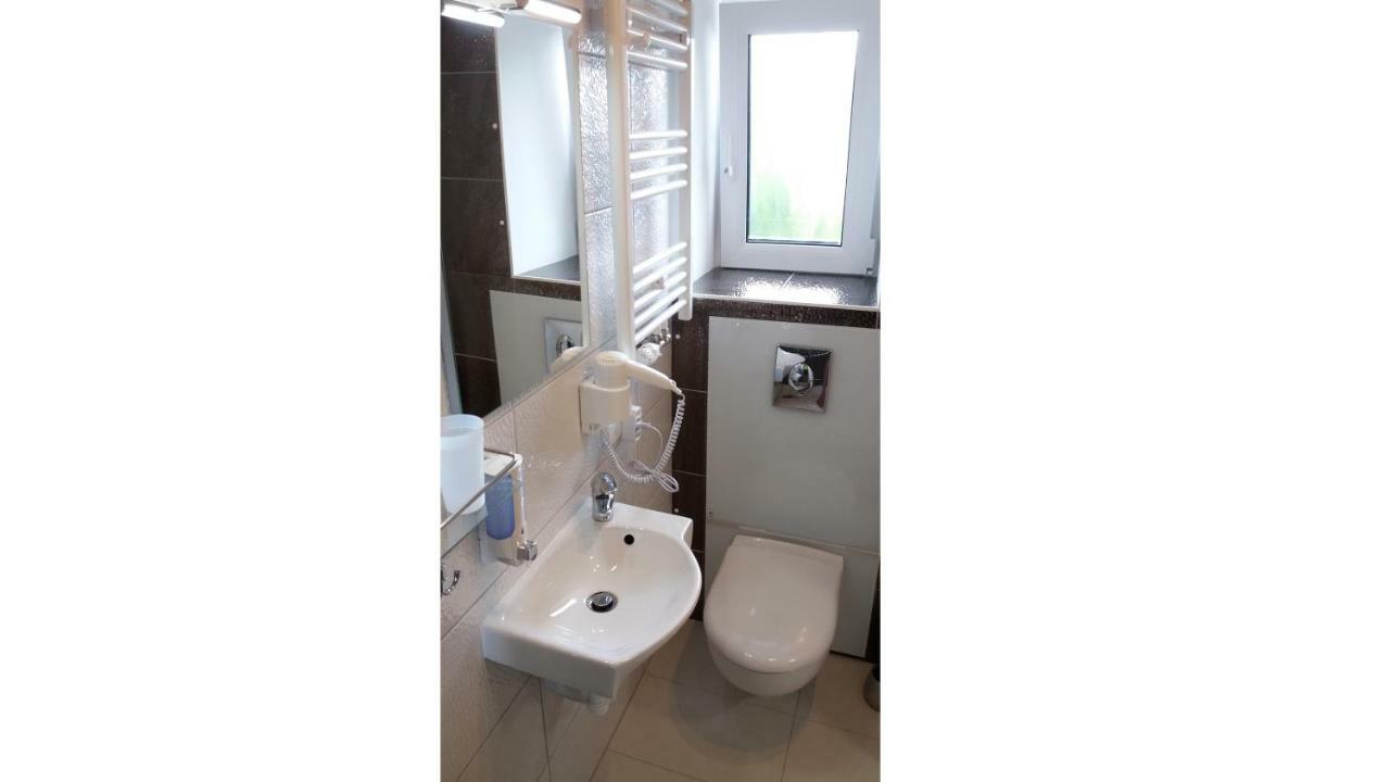 Hotel Mueller Residenz Zur S-Bahn Karlsfeld Esterno foto
