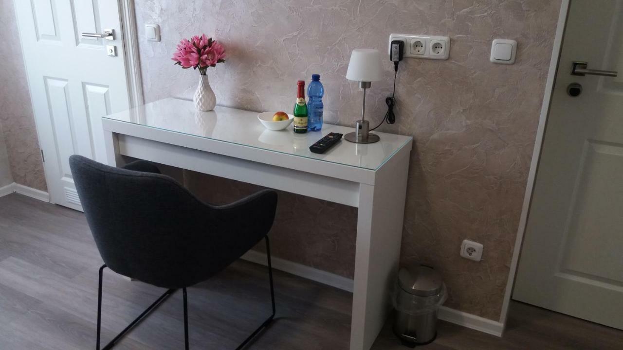 Hotel Mueller Residenz Zur S-Bahn Karlsfeld Esterno foto